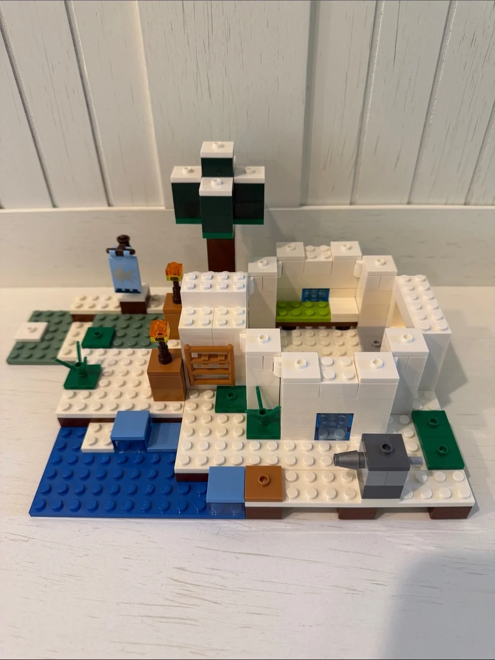 LEGO Minecraft The Polar Igloo Set #21142 RETIRED